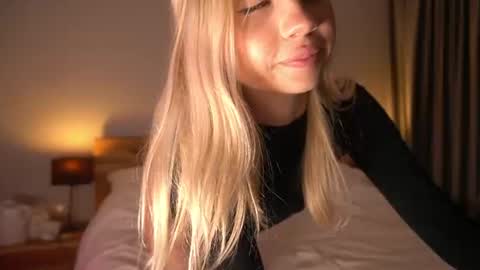 Snapshot of mermaids_ chatting on July 3, 8:59 pm Lara OFFLINE online show from July 3, 8:59 pm