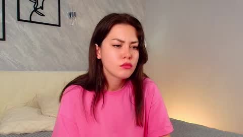 Snapshot of merry_leen chatting on September 10, 3:45 pm Hi Im Merry And its me first day here Do not offend me and be polite online show from September 10, 3:45 pm