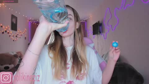 Snapshot of merryl_clark chatting on April 2, 2:26 pm Sara online show from April 2, 2:26 pm