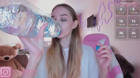 Snapshot of merryl_clark chatting on April 3, 10:57 am Sara online show from April 3, 10:57 am