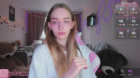 Snapshot of merryl_clark chatting on April 10, 2:44 pm Sara online show from April 10, 2:44 pm