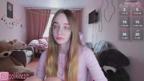 Snapshot of merryl_clark chatting on April 22, 11:01 am Sara online show from April 22, 11:01 am