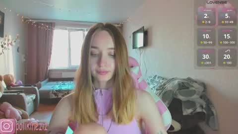 Snapshot of merryl_clark chatting on May 25, 3:40 pm Sara online show from May 25, 3:40 pm