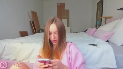Snapshot of merryl_clark chatting on June 5, 12:22 pm Sara online show from June 5, 12:22 pm