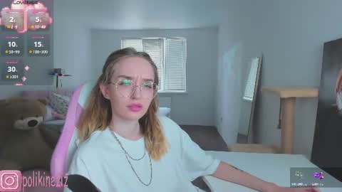 Snapshot of merryl_clark chatting on June 19, 12:53 pm Sara online show from June 19, 12:53 pm