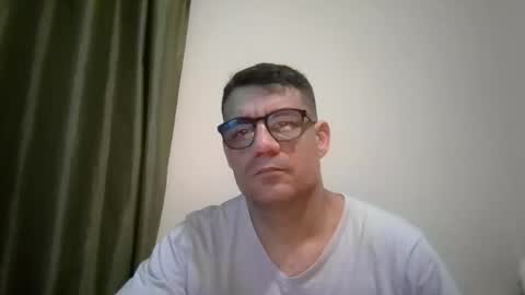 Snapshot of mersao chatting on November 2, 3:20 am Nerd Latino online show from November 2, 3:20 am