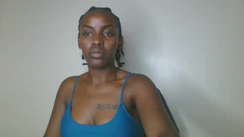 Snapshot of messyluna chatting on March 13, 2:07 am meggy and bree online show from March 13, 2:07 am