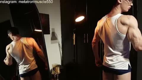 Snapshot of metatron_muscle chatting on May 2, 2:16 am Dany online show from May 2, 2:16 am
