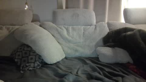 mew online show from May 17, 12:52 am