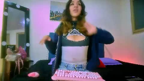 mew_alix online show from June 18, 8:13 pm