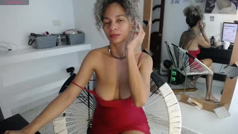 Snapshot of mhulattahot_ chatting on December 6, 7:54 am Mulata Spencer online show from December 6, 7:54 am