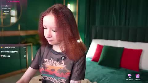 Mia online show from July 28, 8:52 pm