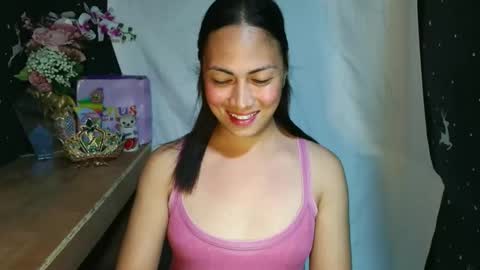 Snapshot of mia0113 chatting on December 15, 1:37 pm Mia online show from December 15, 1:37 pm