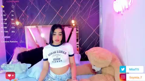 Snapshot of mia77_ chatting on November 19, 2:22 am Mia online show from November 19, 2:22 am