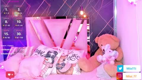 Snapshot of mia77_ chatting on December 18, 1:55 am Mia online show from December 18, 1:55 am