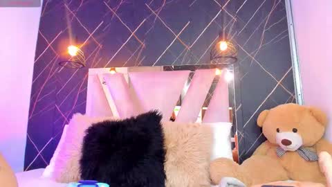 Mia online show from February 18, 3:13 am