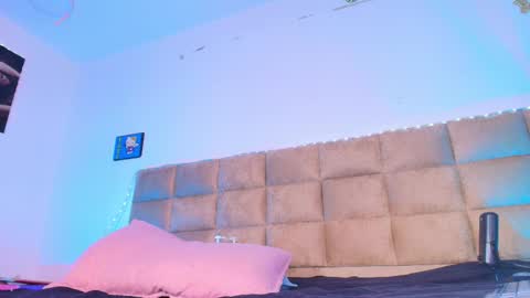 Emi online show from September 22, 7:27 pm