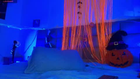 Emi online show from October 23, 7:23 pm