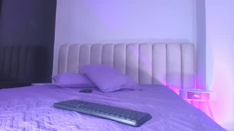 Emi online show from November 25, 7:25 pm