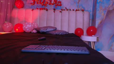 Snapshot of mia_0_ chatting on February 12, 7:20 pm Emi online show from February 12, 7:20 pm