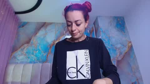 Snapshot of mia_0_ chatting on February 15, 7:21 pm Emi online show from February 15, 7:21 pm