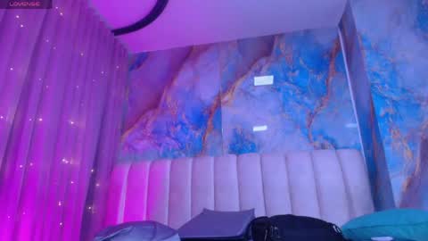 Snapshot of mia_0_ chatting on June 7, 7:17 pm Emi online show from June 7, 7:17 pm