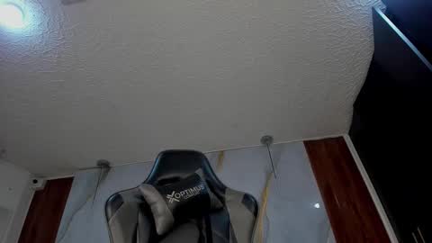 Violett online show from November 18, 6:01 pm