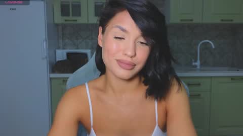 Mia online show from October 1, 10:05 pm