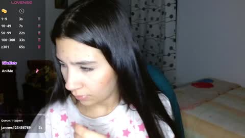 Snapshot of mia__lopez_ chatting on December 7, 4:20 am Mia online show from December 7, 4:20 am