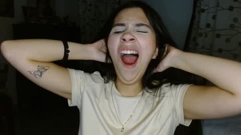 Snapshot of mia__lopez_ chatting on January 5, 12:52 am Mia online show from January 5, 12:52 am