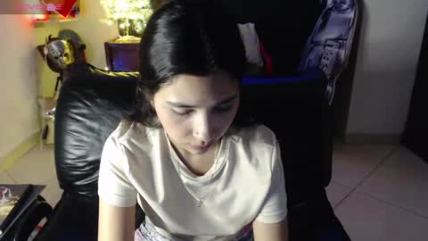 Snapshot of mia__lopez_ chatting on January 10, 5:47 am Mia online show from January 10, 5:47 am