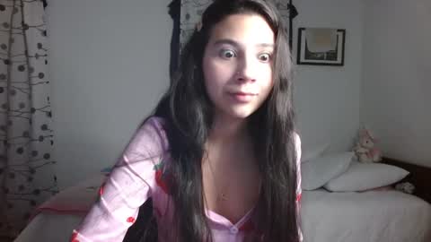 Snapshot of mia__lopez_ chatting on January 17, 1:04 am Mia online show from January 17, 1:04 am