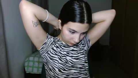 Snapshot of mia__lopez_ chatting on October 23, 1:05 am Mia online show from October 23, 1:05 am