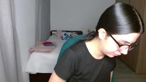 Snapshot of mia__lopez_ chatting on November 8, 3:07 am Mia online show from November 8, 3:07 am