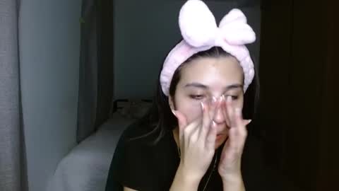 Snapshot of mia__lopez_ chatting on November 13, 4:33 am Mia online show from November 13, 4:33 am