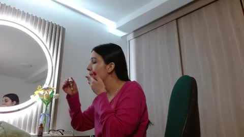 Snapshot of mia__lopez_ chatting on December 2, 4:18 am Mia online show from December 2, 4:18 am