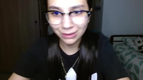 Snapshot of mia__lopez_ chatting on December 18, 4:51 am Mia online show from December 18, 4:51 am