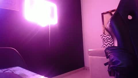 Snapshot of mia_adams_a_ chatting on March 7, 12:58 am Mia online show from March 7, 12:58 am