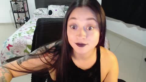 mia online show from December 7, 3:36 am