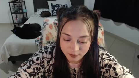 mia online show from December 16, 2:25 am