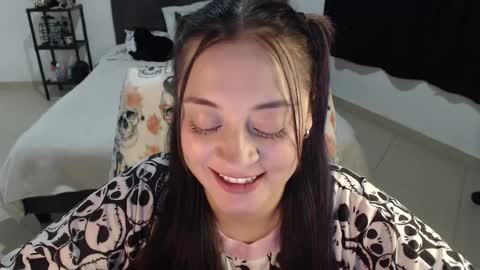 mia online show from December 16, 5:27 am