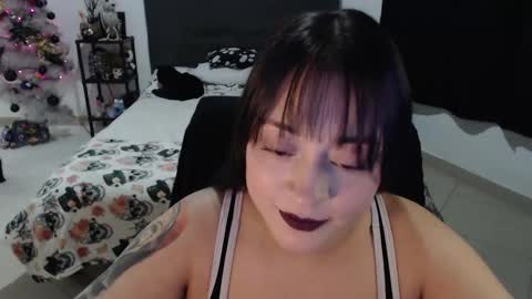 mia online show from December 21, 1:04 am