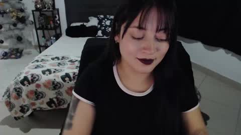 mia online show from December 22, 1:45 am