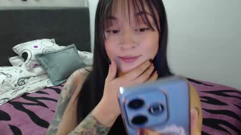 mia online show from January 8, 1:32 am