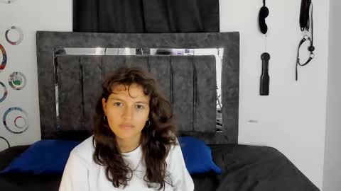 Snapshot of mia_and_kenai chatting on December 17, 12:22 pm Mia and Kenai online show from December 17, 12:22 pm