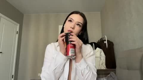 Mia online show from April 23, 12:29 pm