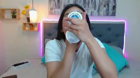 Snapshot of mia_ayra chatting on October 1, 3:18 pm M I A A Y R A online show from October 1, 3:18 pm