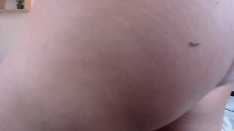 Snapshot of mia_ayra chatting on October 18, 4:41 pm M I A A Y R A online show from October 18, 4:41 pm