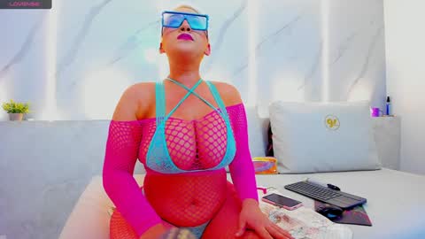 Mia  online show from December 29, 11:40 am