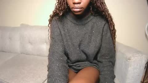 Snapshot of mia_bellie2 chatting on May 18, 9:48 am mia_bellie2 online show from May 18, 9:48 am